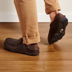 OluKai Moloā - Dark Wood / Dark Java -Trend Shoe Shop 10128 6348 102 M Moloa DkwDkj Web Opt