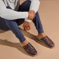 OluKai Mua 'Ili - Dark Wood / Silt -Trend Shoe Shop 10502 6321 102 M MUA ILI DkWoodSilt